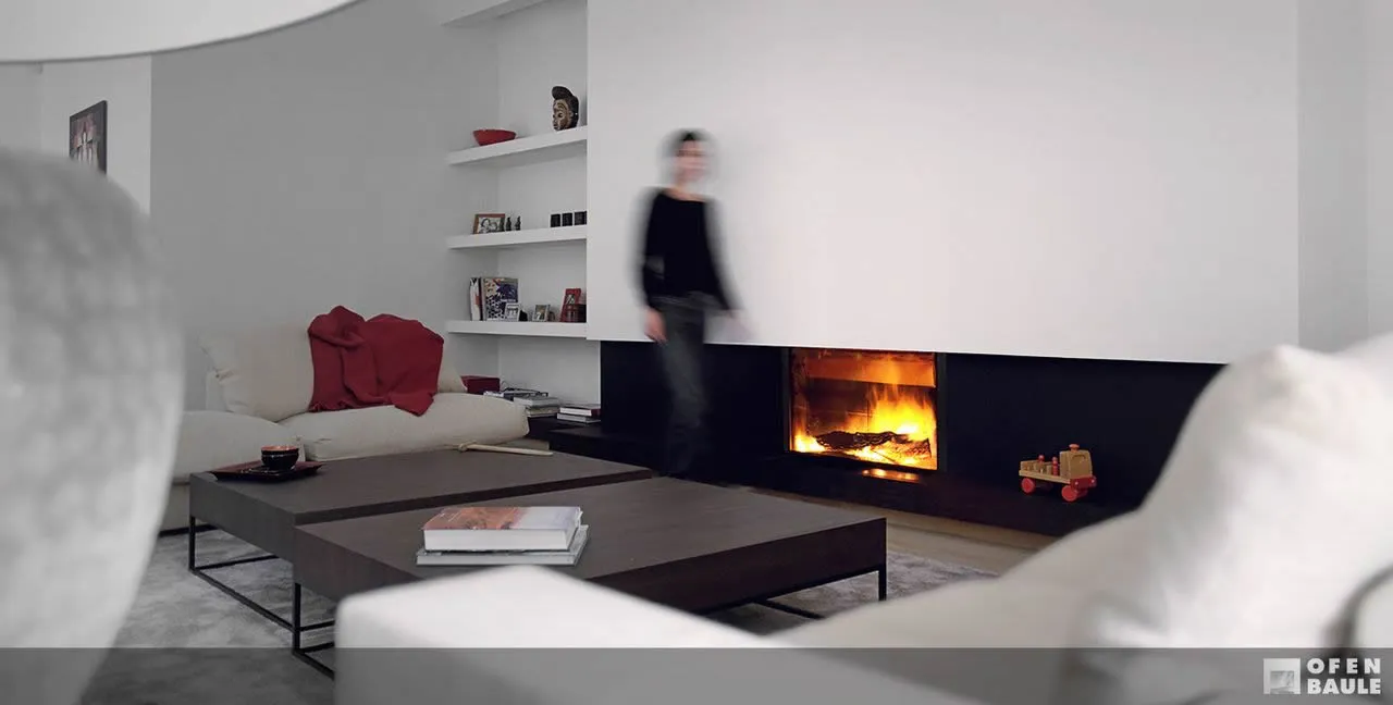 Horizonal-Kamin 105 mit braunem Feuertisch